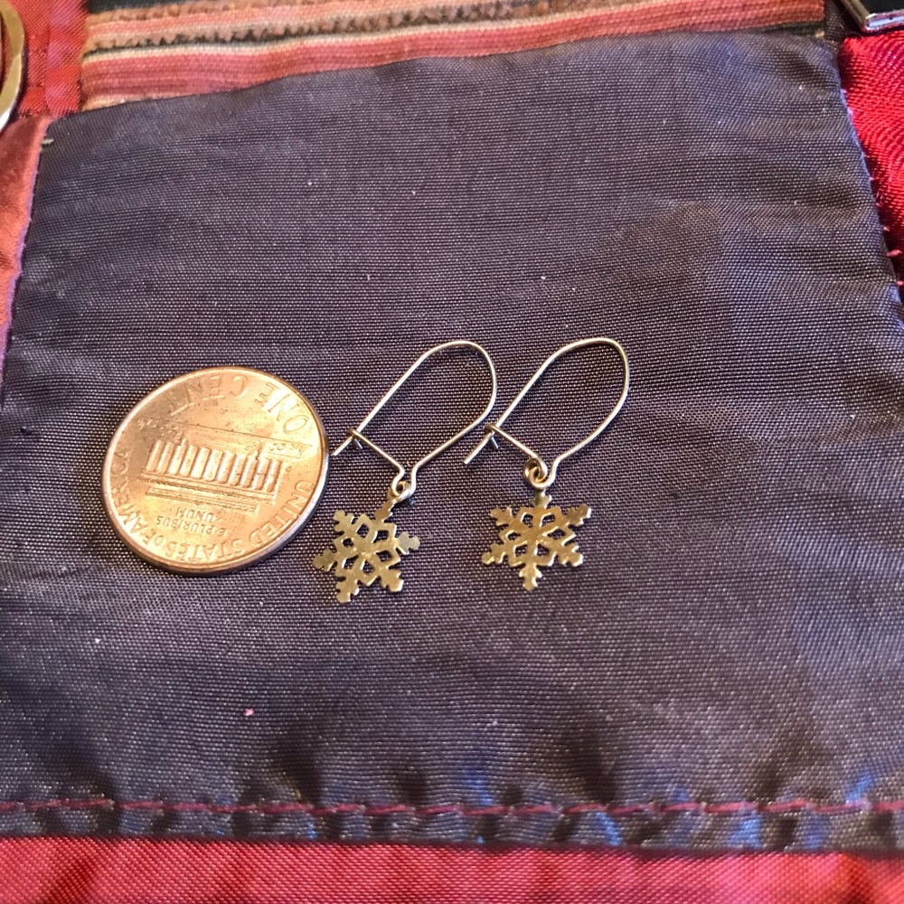 sold———————___GOLD SNOWFLAKE EARRINGS - Picture 4 of 5